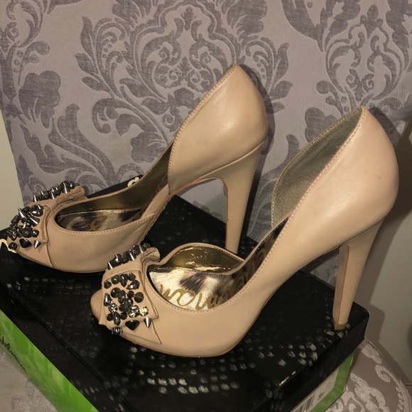 Shoes - Picture 4 of 5